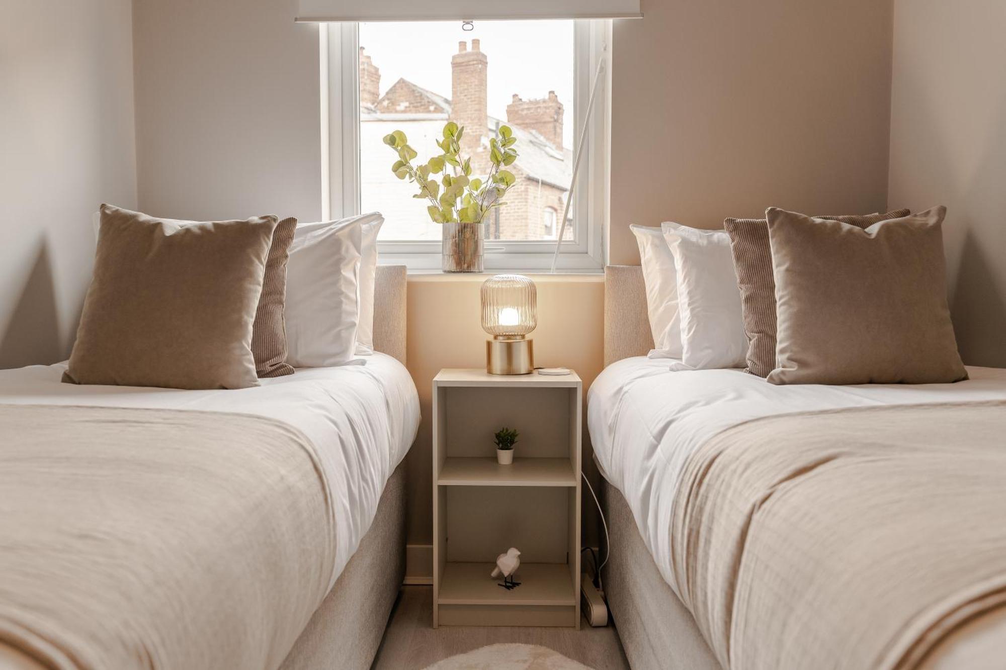 Stylish & Recently Refurbished Chester Apartment - Up To 6 外观 照片
